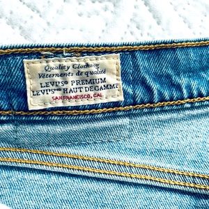 Levi’s Ribcage Straight size 31